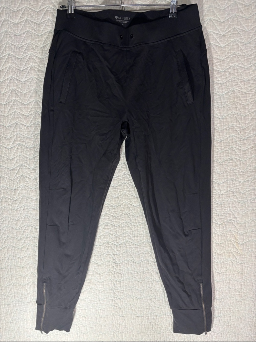 Athleta Black Trekkie North Joggers UPF 50+ - Picture 1 of 8